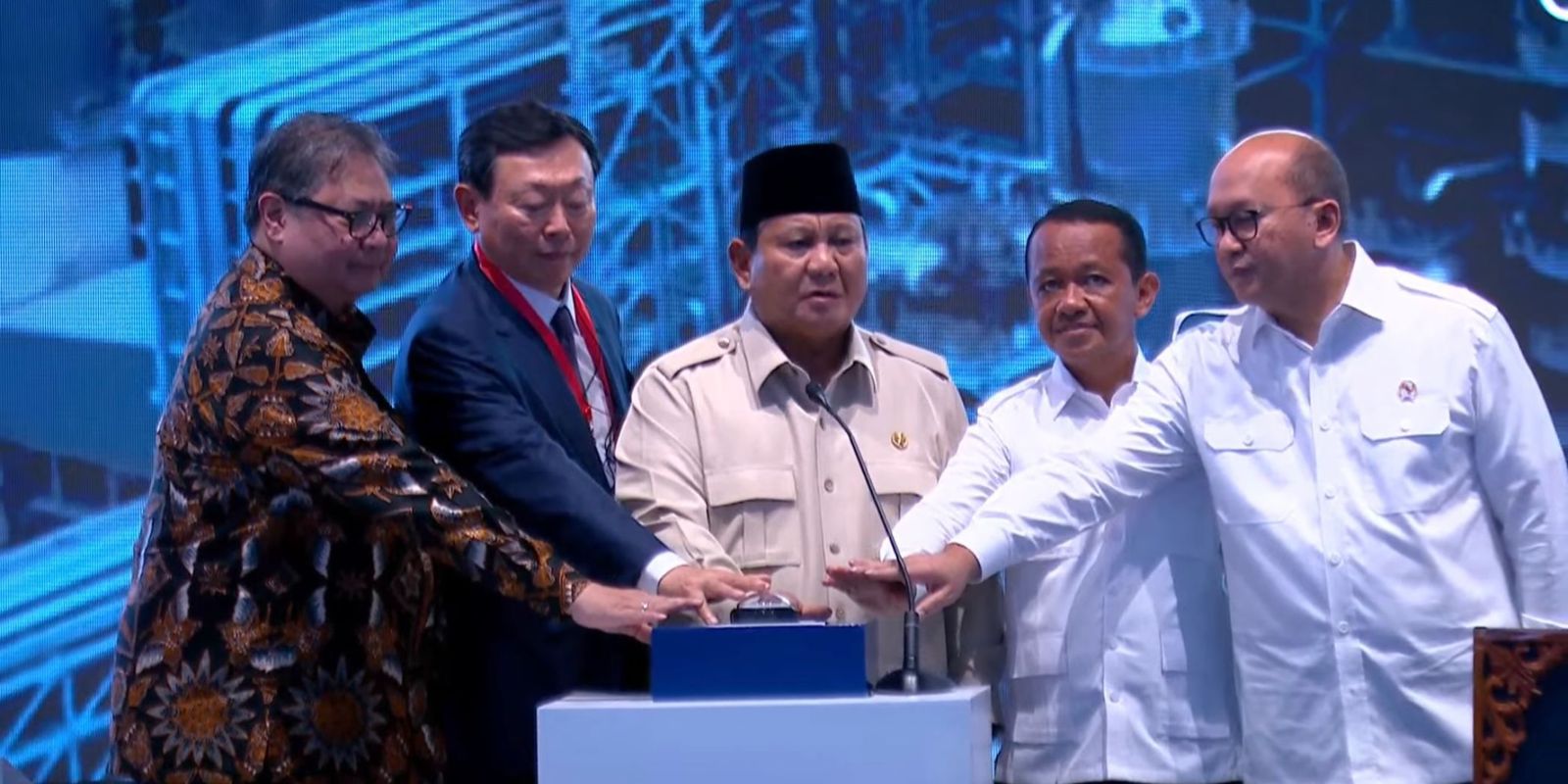 Presiden Prabowo Resmikan Pabrik Petrokimia Senilai USD3,9 Miliar di Cilegon